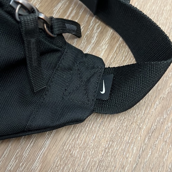 Nike Belt Bag - Picture 3 of 7